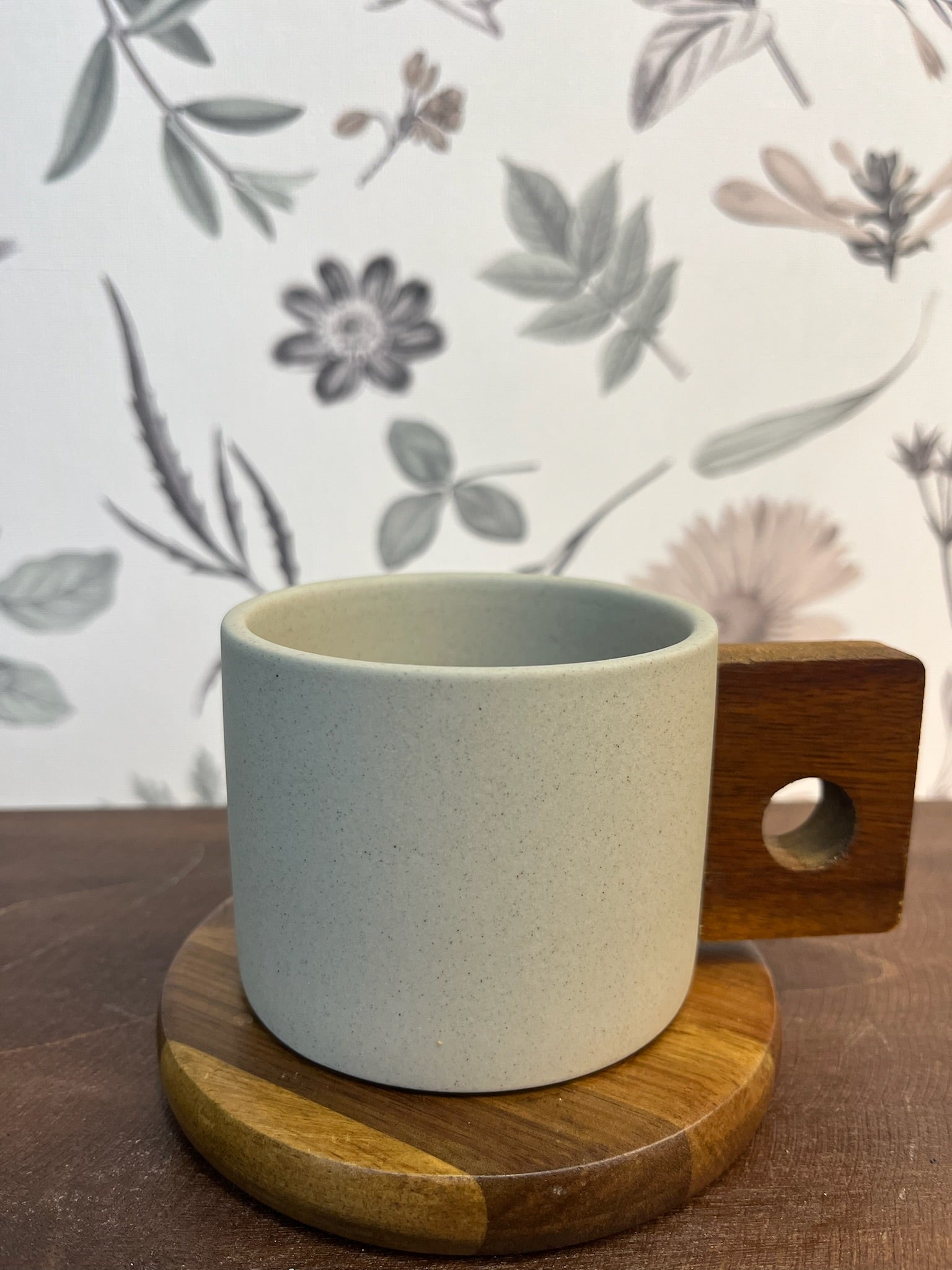 Taza de Greda con Plato de Madera