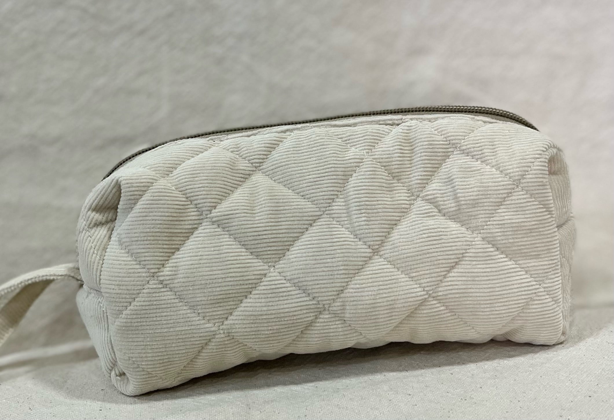 Estuche acolchado con cierre