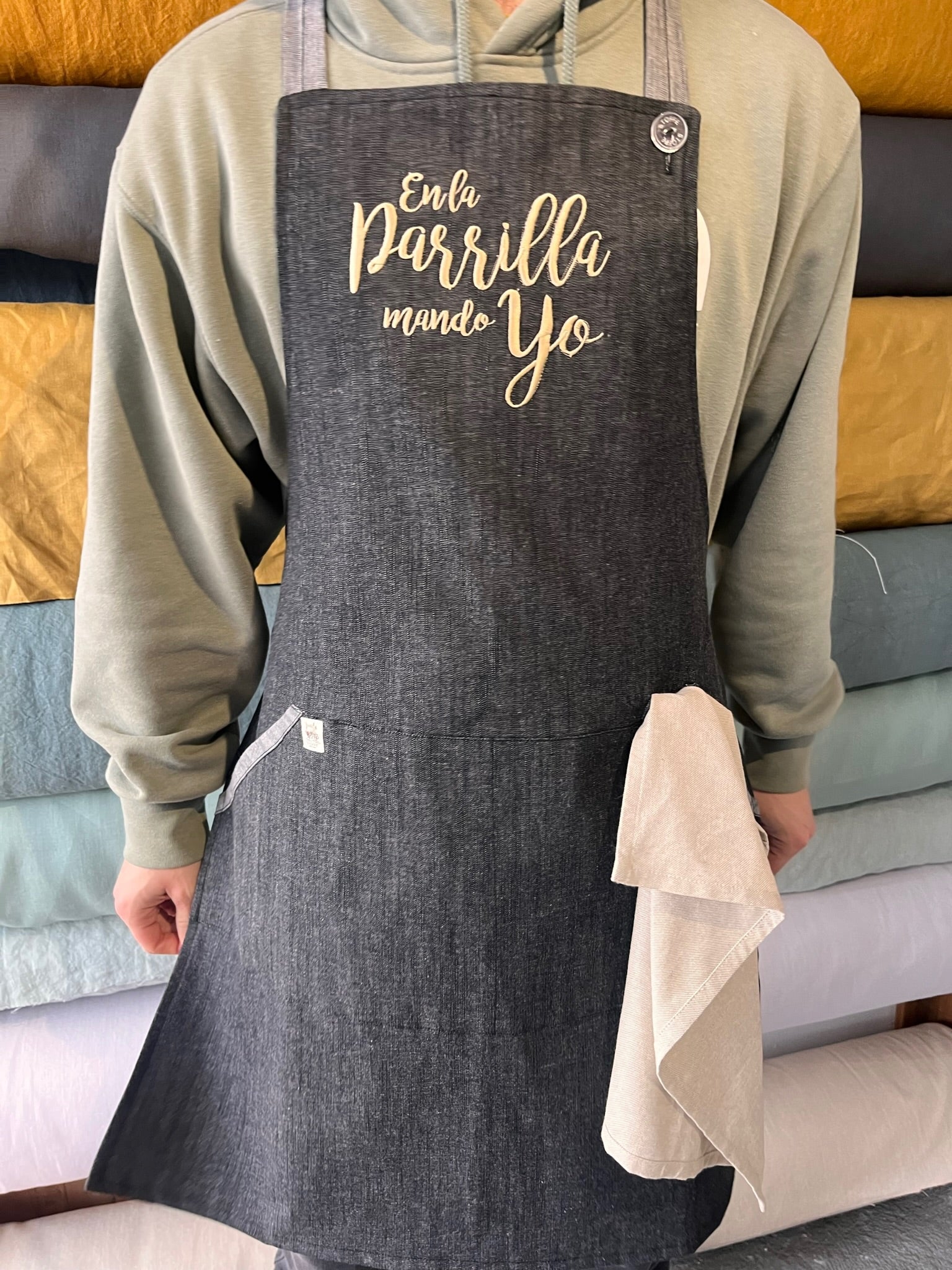 Delantal de mezclilla para papás parrilleros